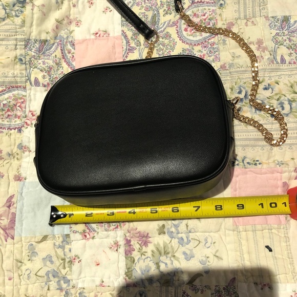 CROSS BODY  Classic chic MATTE BLACK The faux leather & gold chain bag - Picture 9 of 11